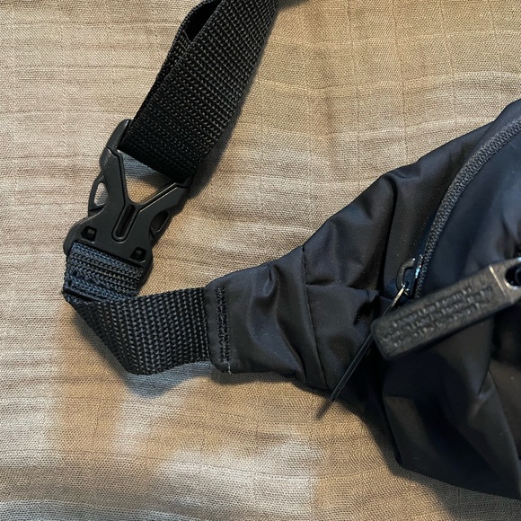 Adidas fanny pack / waist bag. Like new. Black. - Picture 3 of 3